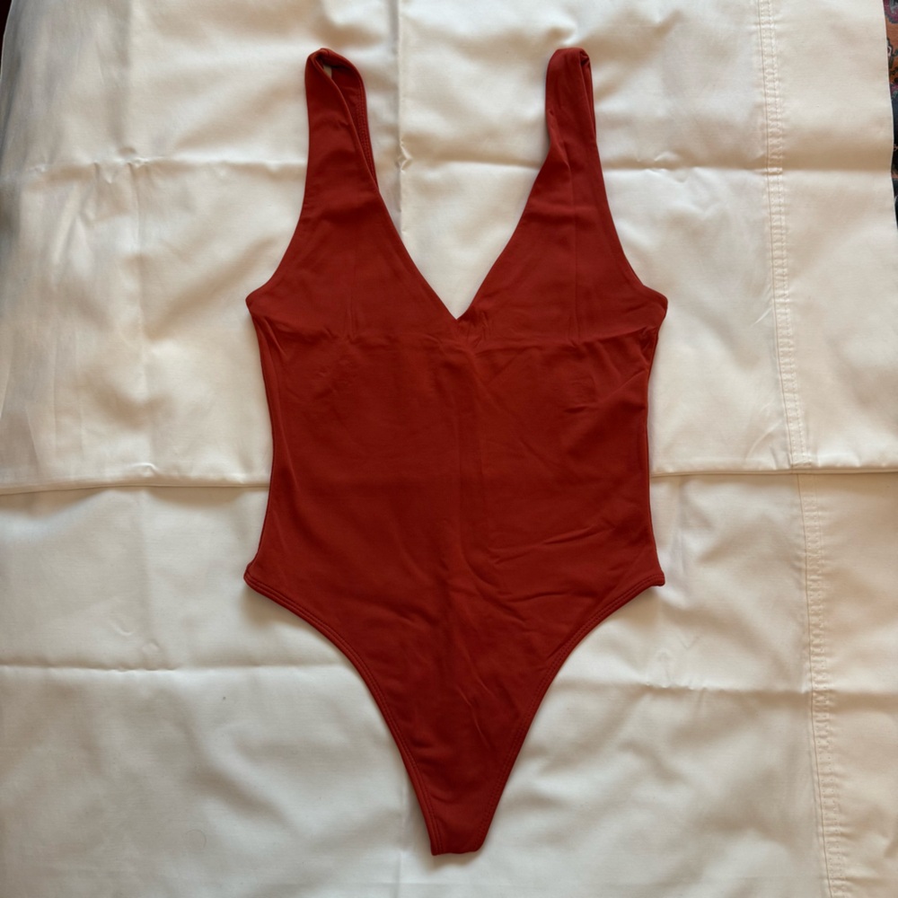 Aritzia Babaton Contour V-neck Bodysuit - Bright Red